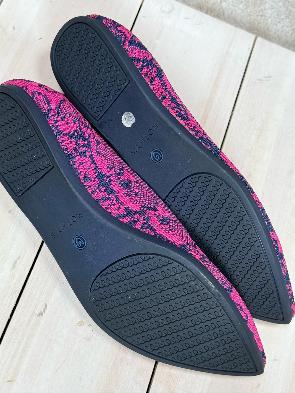 Rothy's The Point Flats Fuchsia Navy Snake Print Size 8
Retired Rare - Picture 6 of 6